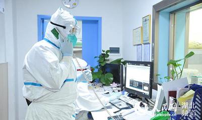 一线抗疫群英谱:黑白影像后的战疫“侦察兵”