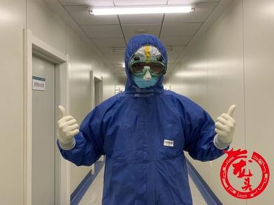 放射技师:推着上百斤的移动X光机穿梭在隔离病房